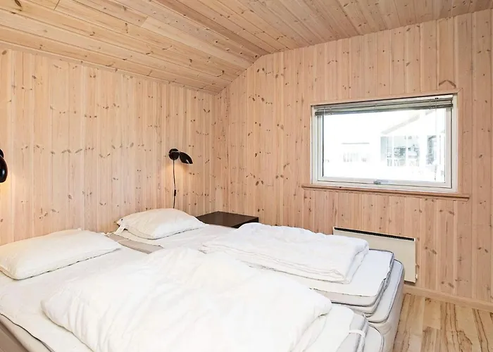 12 Person In Idestrup-by Traum *